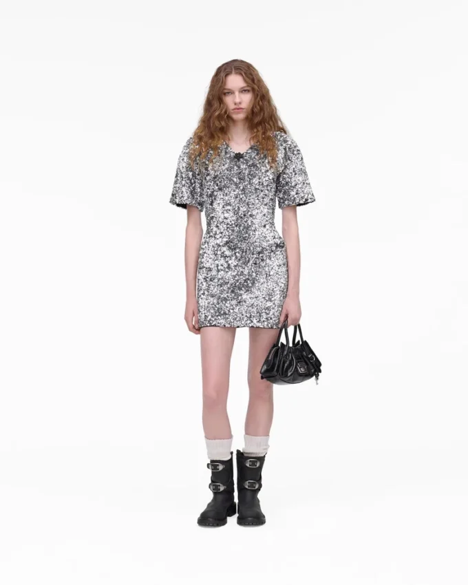 Abito in maglia con scollo a V e paillettes Abito in maglia con scollo a V e paillettes