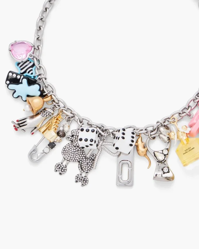 Collana con ciondolo adesivo