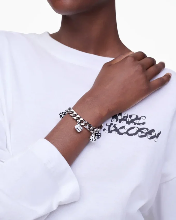 Derrick Adams X Marc Jacobs Bracciale con ciondoli a forma di dadi Derrick Adams X Marc Jacobs Bracciale con ciondoli a forma di dadi