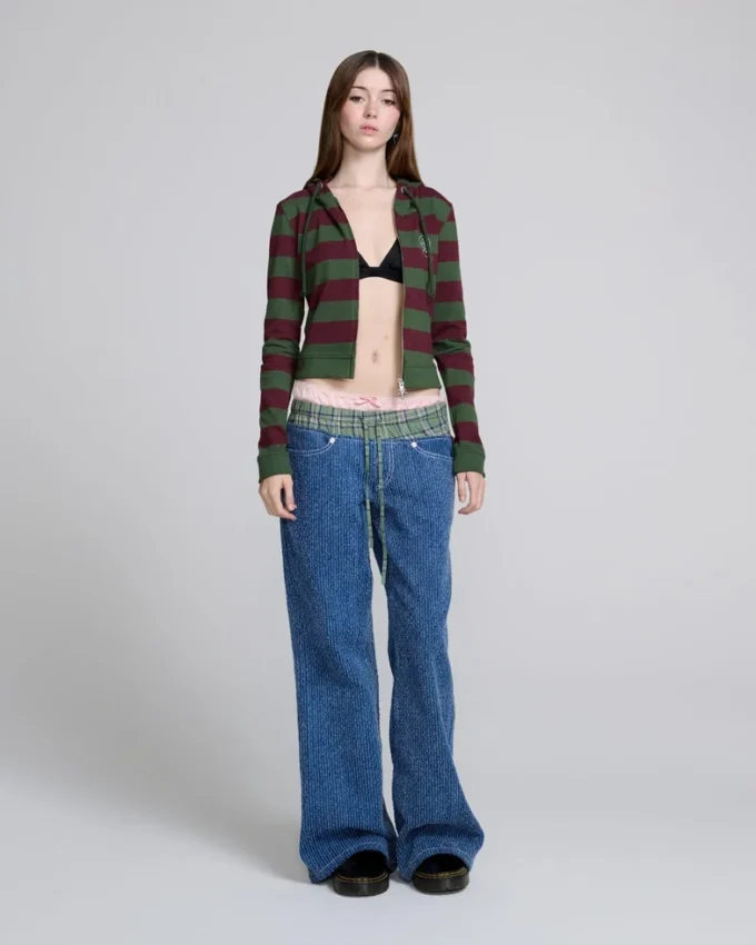 Felpa con cappuccio e zip a righe aderente