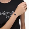 Il bracciale con catena a bottoni Il bracciale con catena a bottoni
