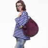 La borsa hobo grande in pelle scamosciata