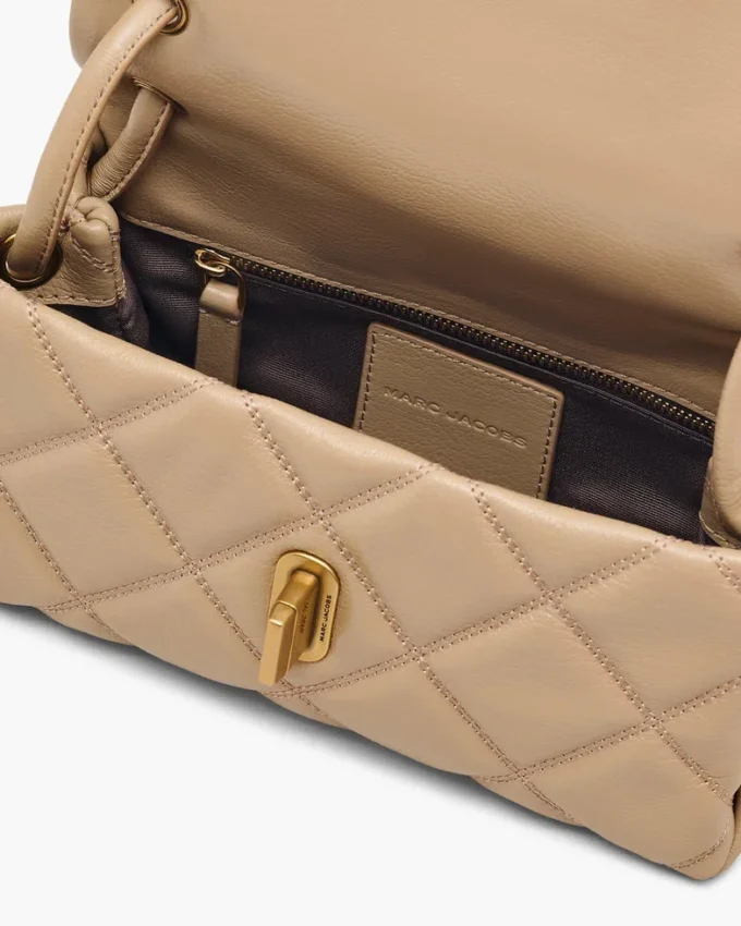 La mini borsa a doppia tracolla trapuntata La mini borsa a doppia tracolla trapuntata