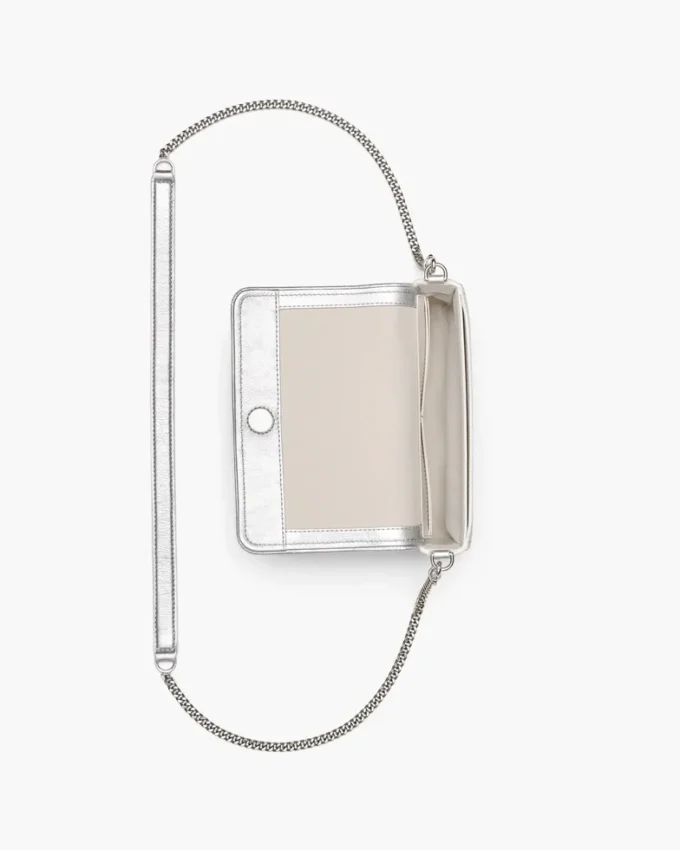 La mini borsa con catena in pelle metallizzata La mini borsa con catena in pelle metallizzata