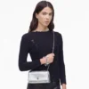 La mini borsa con doppia catena metallica