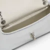 La mini borsa con doppia catena metallica