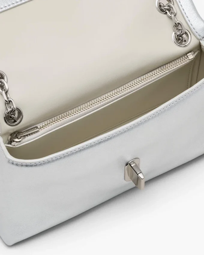 La mini borsa con doppia catena metallica