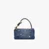 La mini borsa doppia in denim con ciondoli La mini borsa doppia in denim con ciondoli
