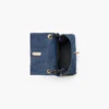 La mini borsa doppia in denim con ciondoli La mini borsa doppia in denim con ciondoli