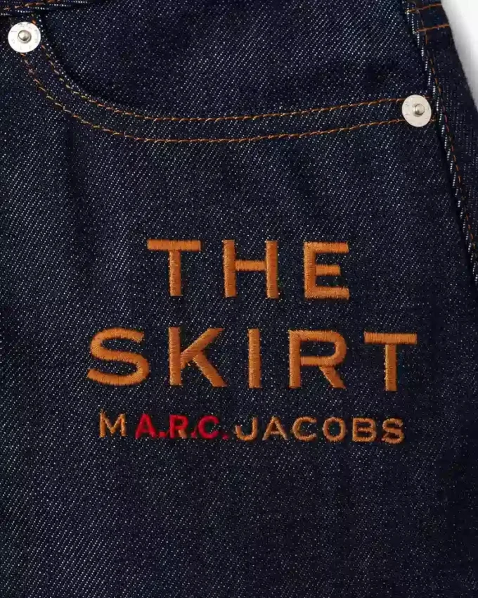La minigonna A.P.C. X Marc Jacobs La minigonna A.P.C. X Marc Jacobs