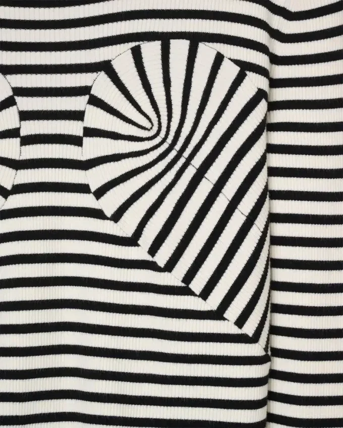 Maglia girocollo con cuciture Maglia girocollo con cuciture