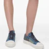Sneaker in denim destrutturato Sneaker in denim destrutturato