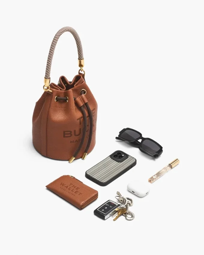 The Bucket Bag in pelle The Bucket Bag in pelle
