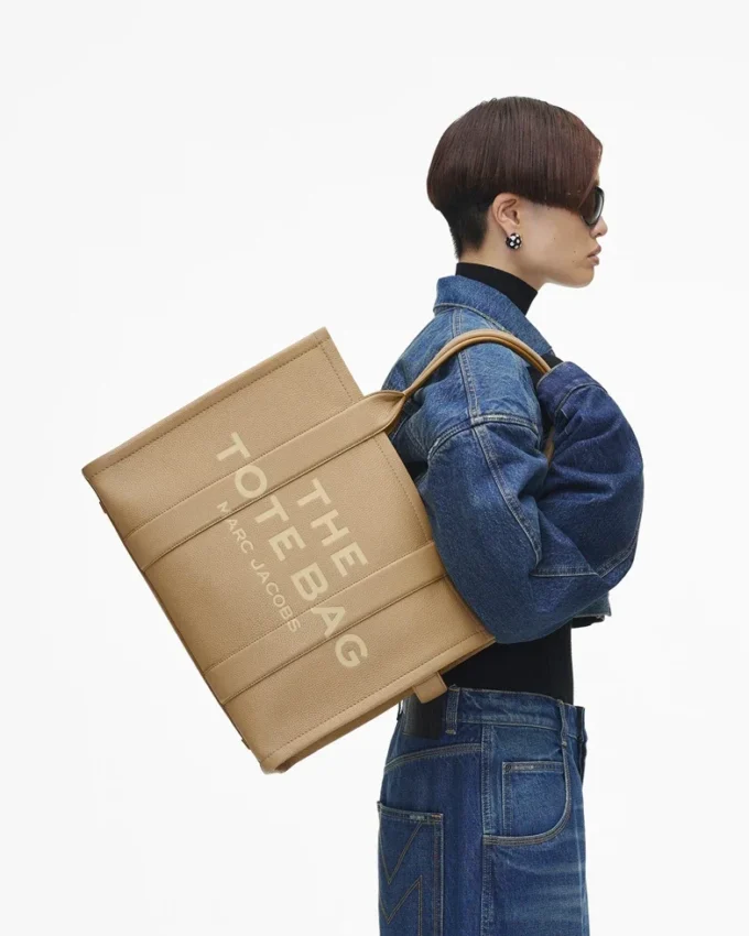 The large Tote Bag in pelle The large Tote Bag in pelle