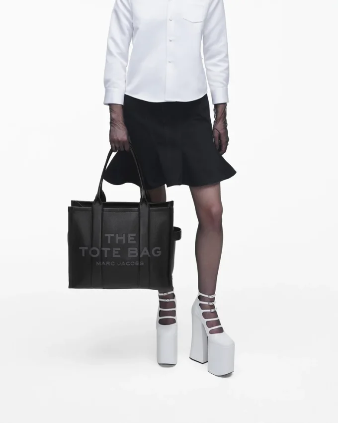 The large Tote Bag in pelle The large Tote Bag in pelle
