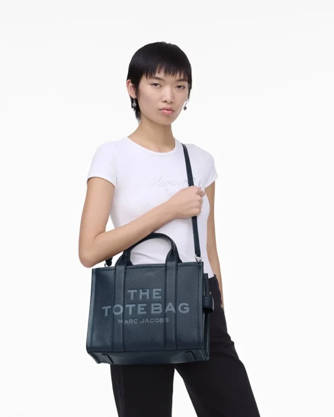 The medium Tote Bag in pelle