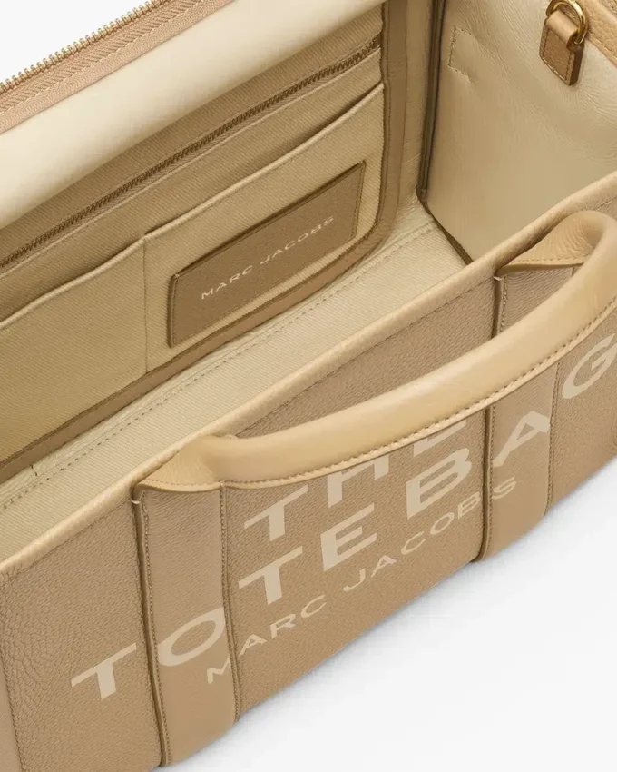 The medium Tote Bag in pelle