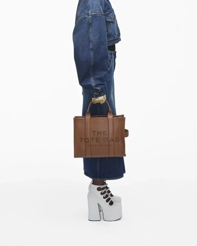 The medium Tote Bag in pelle